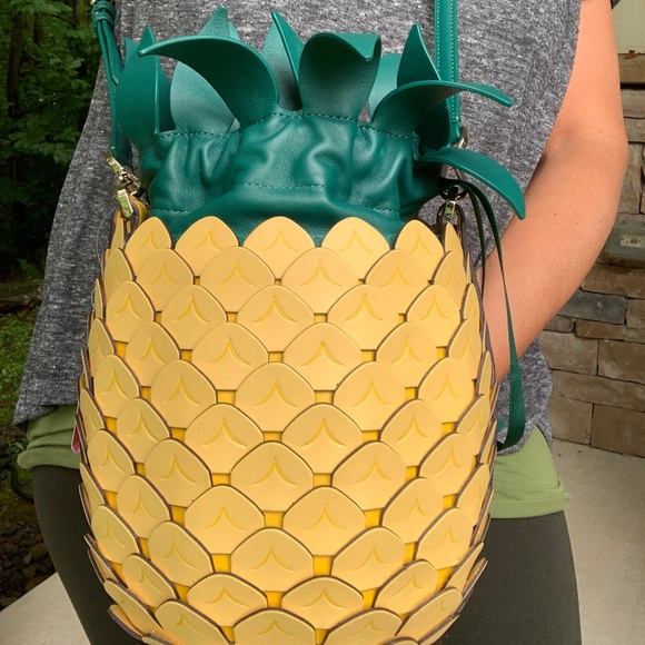 Authentic KATE SPADE leather Pineapple drawstring crossbody - Picture 3 of 14